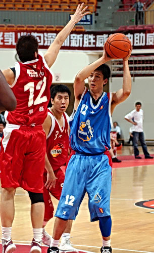 南京同曦官方：林葳脚踝距腓前韧带轻微撕裂，康复期预计为1-2周