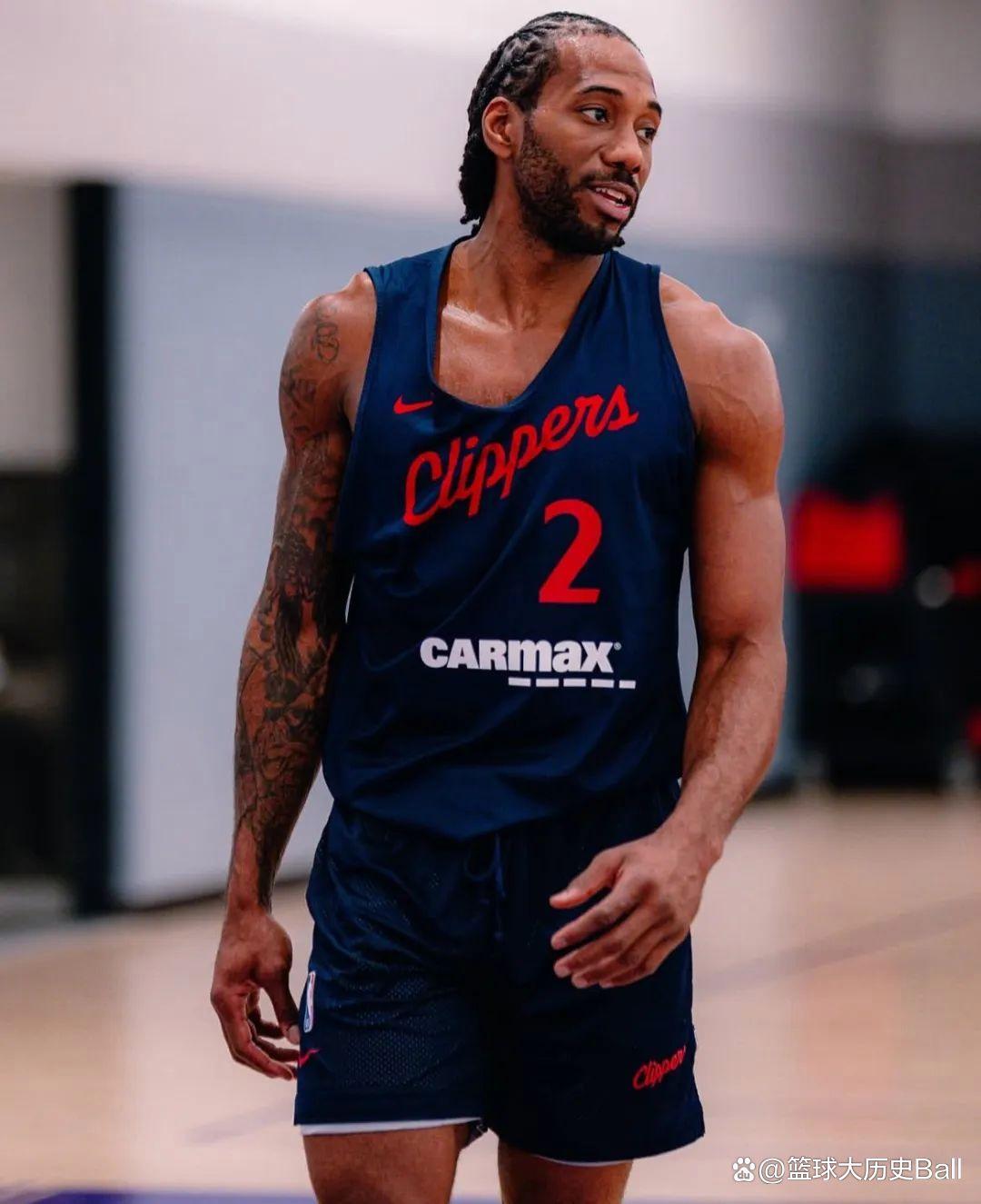 不盲目出脚 不盲目出脚